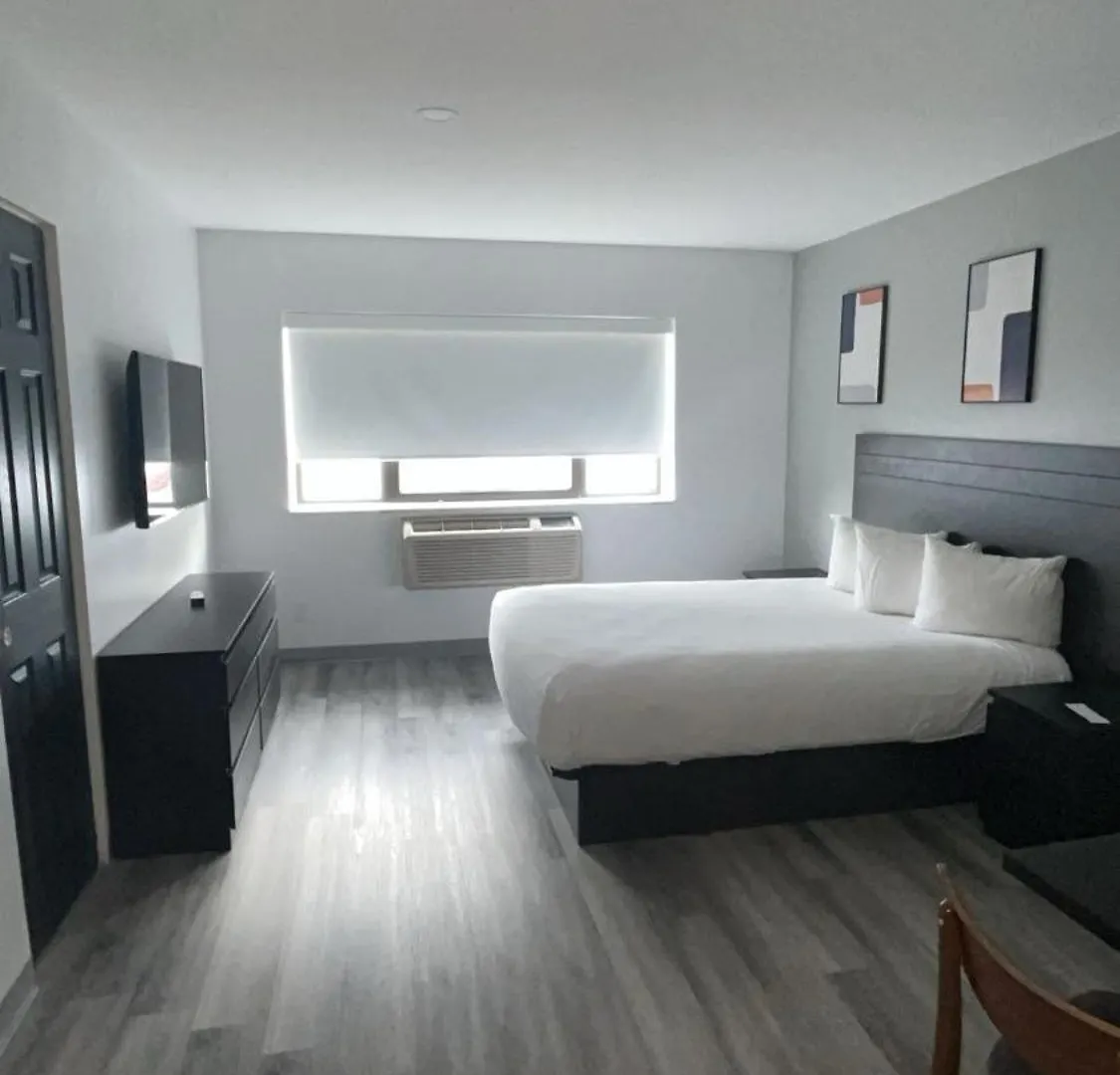***  Hotel Newstar Montreal Canada