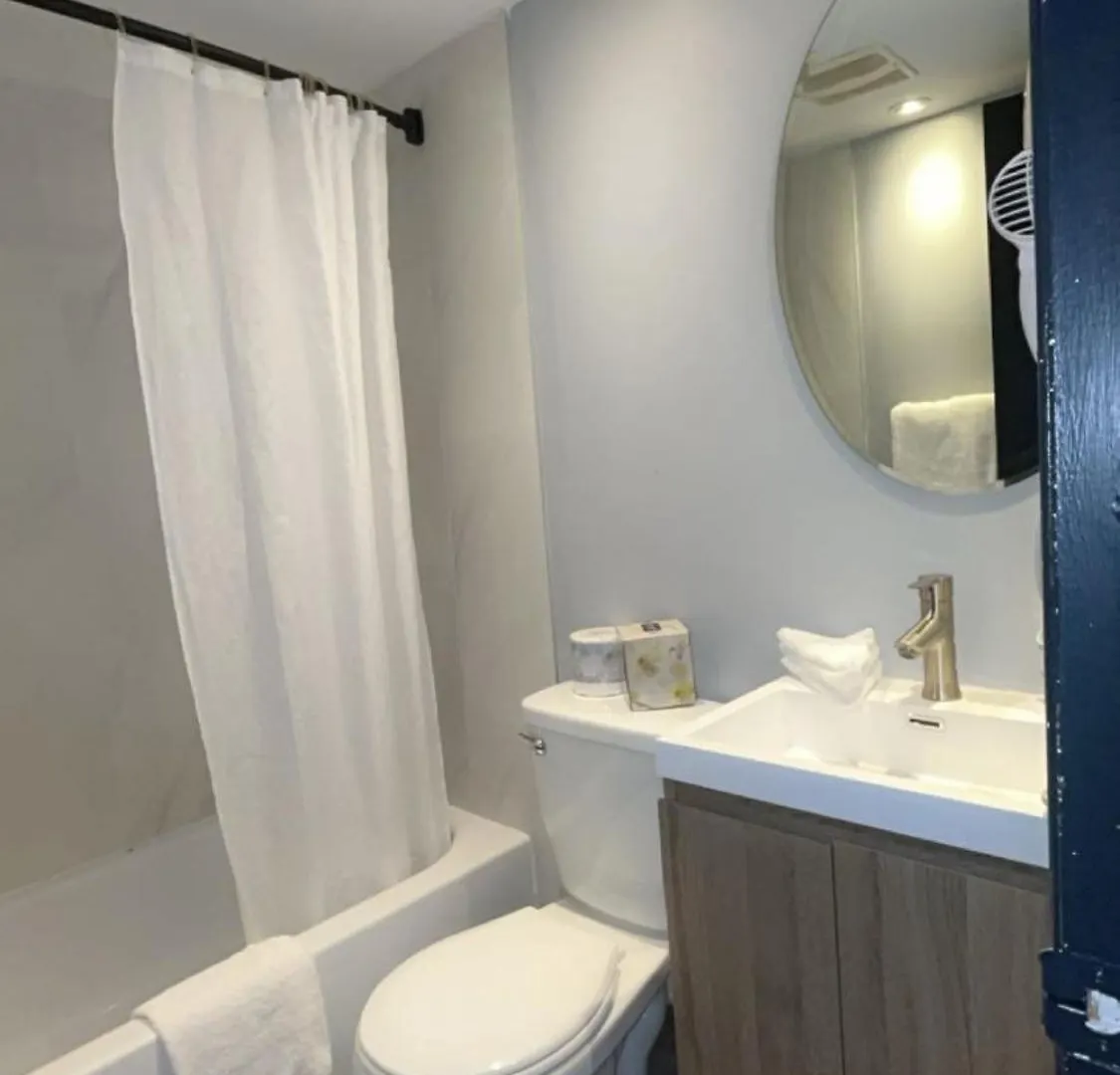 Hotel Newstar Montreal 3*,  Canada
