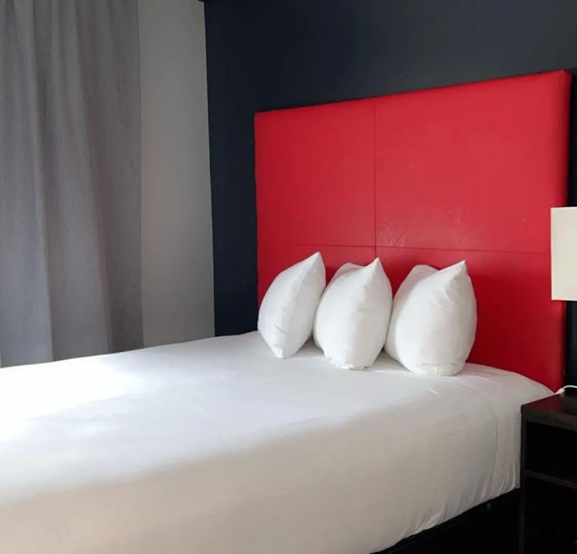 ***  Hotel Newstar Montreal Canada
