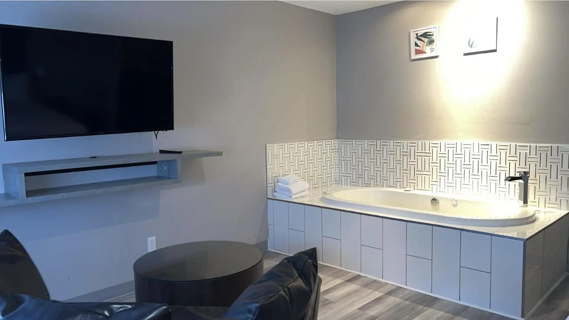 ***  Hotel Newstar Montreal Canada