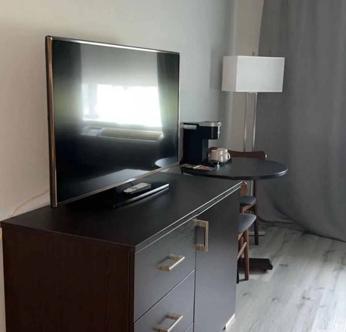 ***  Hotel Newstar Montreal Canada