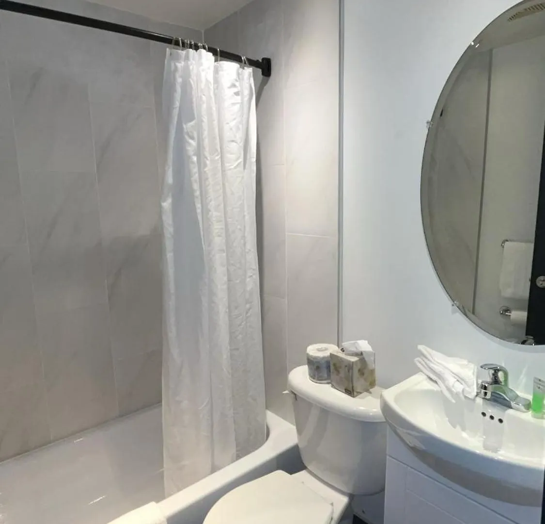 ***  Hotel Newstar Montreal Canada